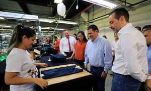 El Ministerio de Educación suspende el concurso para la adquisición de vestimentas escolares - OviedoPress