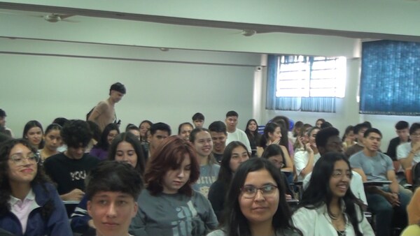 La UCI refuerza el talento regional con cursillo gratuito para postulantes a becas nacionales