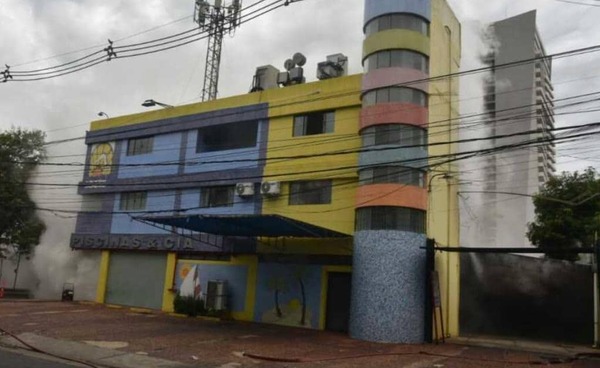 Investigan incendio en Asunción que liberó humo tóxico