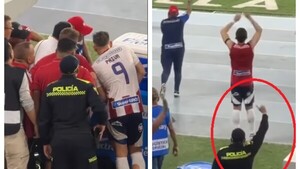 Hasta un policía protestó en el encuentro entre Junior y Nacional en Colombia