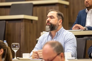 Firma asociada a peruano denunciado por estafa aparece como la favorita en licitación de Justicia