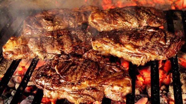 Carne, frutas y comidas fuera del hogar lideraron subas en noviembre