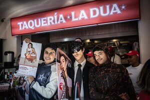 Una taquería en México hace honor a Dua Lipa con ritmo y sabor para sus fans