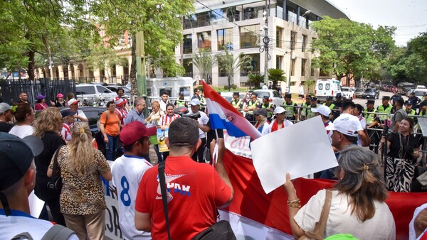 Marcha reúne a víctimas de la mafia de los pagarés de todo el país para exigir justicia