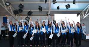 La Nación / La sexta promoción de jóvenes se graduó este martes en el Centro Educativo Arambé