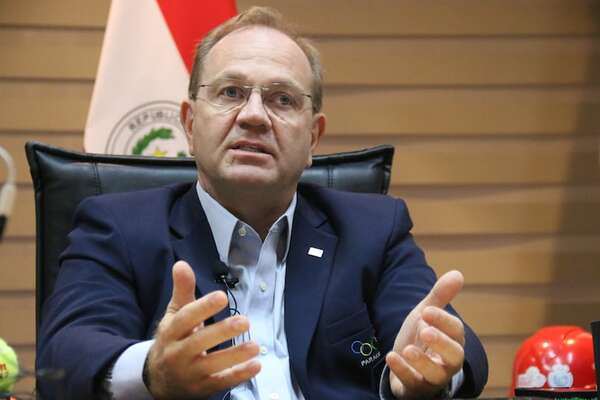 Camilo Pérez dice que no despediría a funcionarios municipales, pese a crisis financiera - Política - ABC Color