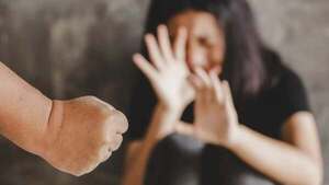 Adolescente de 16 años detenida por brutal agresión a su madre - Canal-E