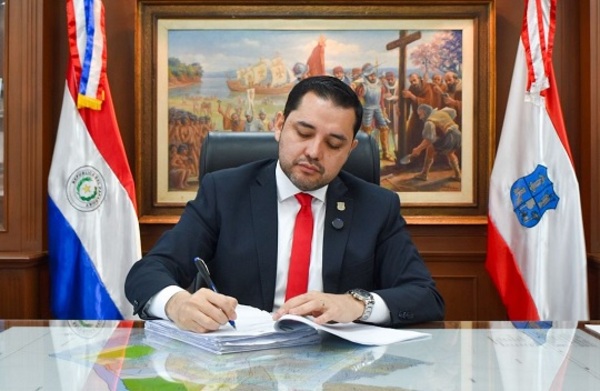 Luis Bello busca, a contrarreloj, un banco que avale USD 26 millones para cubrir aguinaldos y deudas