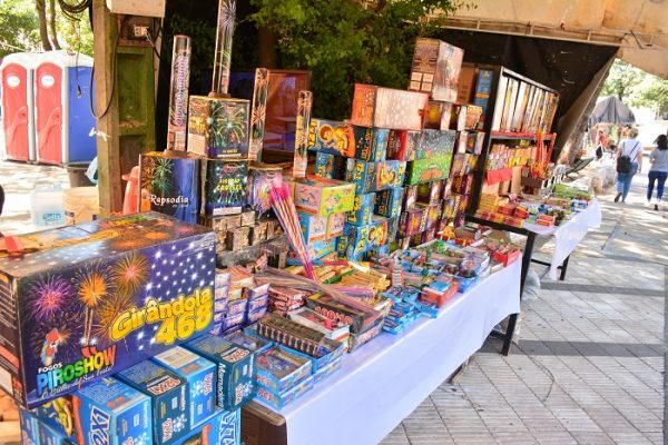 Instan a comercializar pirotecnia solo a adultos y con supervisión
