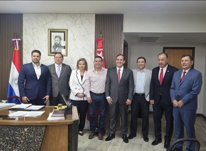 Hugo Velázquez oficializa apoyo a Arnaldo Samaniego para la Intendencia de Asunción