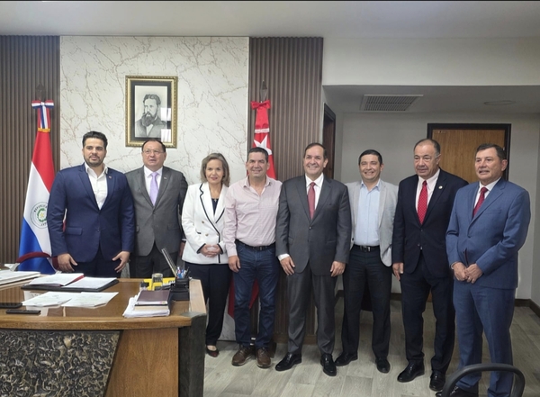 Hugo Velázquez oficializa apoyo a Arnaldo Samaniego para la Intendencia de Asunción