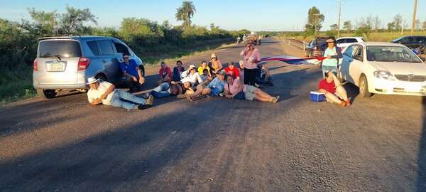 Vecinos de Loma Pero exigen reinicio de obras en la Ruta del Progreso - Nacionales - ABC Color