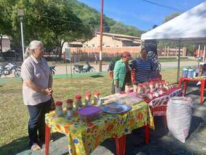 Mujeres emprendedoras de Fuerte Olimpo elaboran harina de algarrobo - Noticias del Chaco - ABC Color