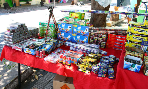 Anuncian control a puestos de ventas de pirotecnia en Coronel Oviedo - OviedoPress