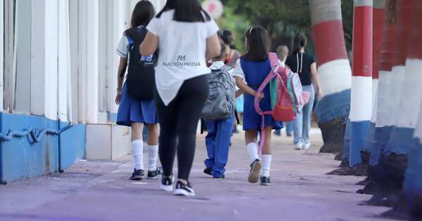 La Nación / Alumnos de escuelas privadas migran cada vez más a colegios públicos