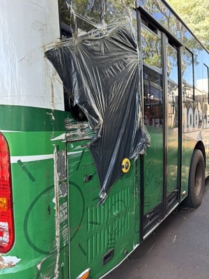 Buses eléctricos costosos, ahora en ruinas: concejal denuncia deterioro en CDE - ADN Digital