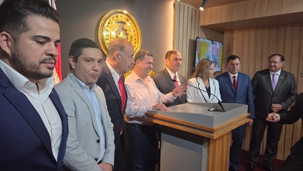 Fuerza Republicana oficializa apoyo a Arnaldo Samaniego