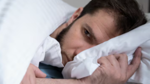 Despertarse a las 3 AM podría ser a causa del estrés