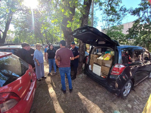 Popular / Cayeron hombres que vendían remedios de IPS en el estacionamiento