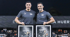 Los históricos goleadores, Roque Santa Cruz y Óscar Cardozo, se despiden de Libertad - Noticiero Paraguay