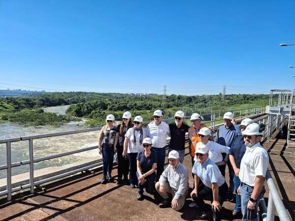 Evalúan avances del programa de modernización en la Central Acaray - Economía - ABC Color