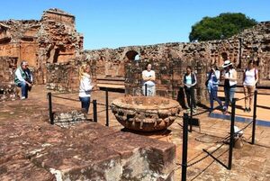 Senadores instan al Poder Ejecutivo a declarar feriado el 2 de enero del 2026 - trece