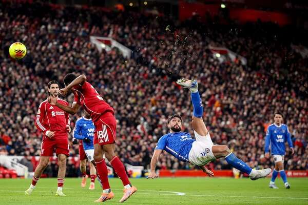 En otro gran partido de Omar Alderete, Sunderland iguala en su visita a Anfield - Fútbol Internacional - ABC Color