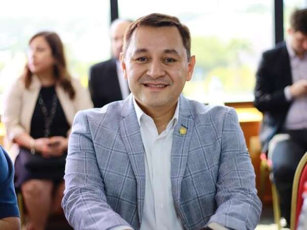 Cartistas planean apriete a ciudadanos para recaudar en municipios pudiendo impedir trabajar y hasta viajar  - Política - ABC Color