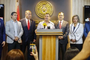 Velázquez Respalda a Samaniego para Intendencia