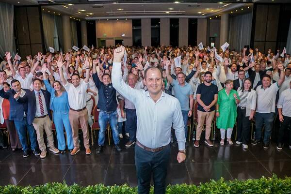 Pereira Oficializa Candidatura y Promete Continuar Cambio