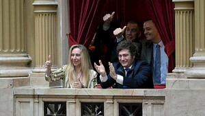 Euforia oficialista en la jura de parlamentarios en Congreso argentino