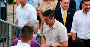 La Nación / Santiago Peña acude este jueves a la misa en Caacupé