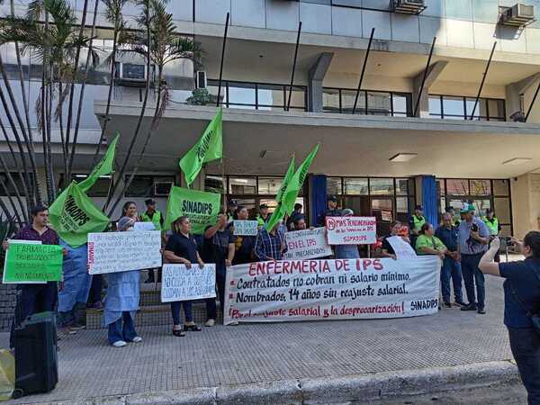 A cacerolazos, enfermeras del IPS exigen equiparación salarial - Portal Digital Cáritas Universidad Católica