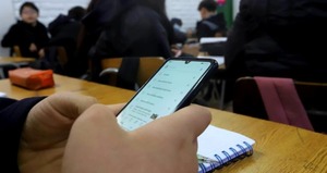 Chile aprobó ley que prohíbe uso de teléfonos celulares en colegios