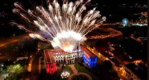 Palacio de López deslumbra con una noche de luces, música y un masivo encendido navideño