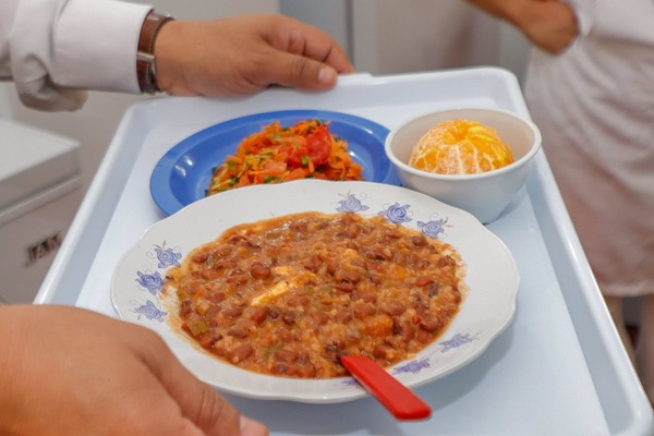 Escuelas Abiertas con comida: MEC analiza incluir raciones en 300 instituciones - ADN Digital