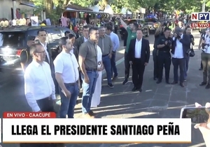 Con retraso llegó hoy Peña a la misa en Caacupé