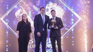 Blas Riveros, mejor jugador del año y favorito de la gente