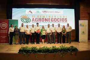 SEMINARIO DE AGRONEGOCIOS DE LA UNAE SE LUCE EN LA AGRODINÁMICA 2025