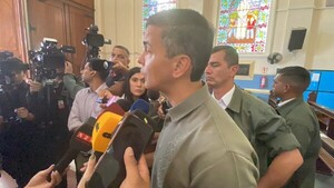 Santiago Peña se mantiene en no declarar feriado el 2 de enero pese a interés del Senado