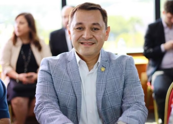 Diputado cartista propone trabas a trámites por deudas municipales