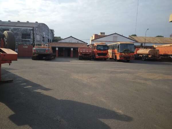 Funcionarios del MOPC, en pie de guerra por “entrega” de talleres de San Lorenzo para mercado - Economía - ABC Color