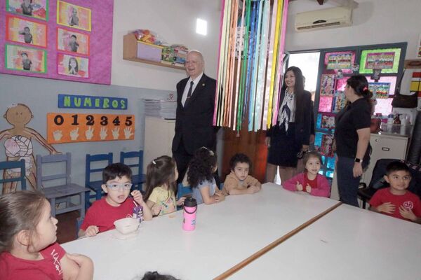 Ministro de la CSJ, doctor Luis María Benítez Riera, visitó el EDI “Dulce Despertar”