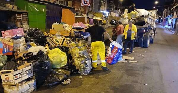 Diario HOY | En una sola noche juntaron más de 15 toneladas de basura en el Mercado 4