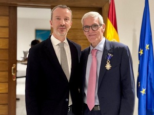 José Daniel Nasta recibe la Condecoración Cruz de Oficial Orden del Mérito Civil de España