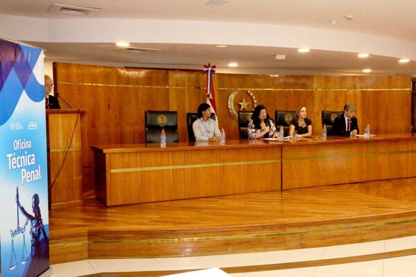 Ministra Llanes asistió al acto de clausura del entrenamiento técnico en disposición final de drogas incautadas