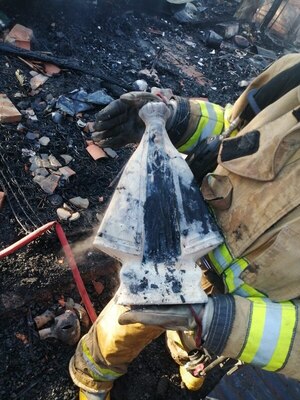Popular / Milagro. Imagen de la Virgen quedó intacta tras voraz incendio
