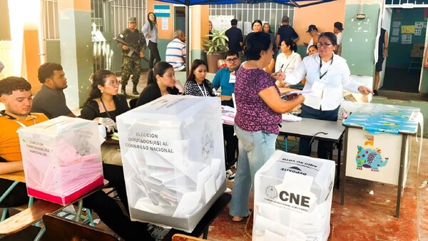 Ente electoral tilda de "histórico" el estrecho margen en recuento de votos en Honduras
