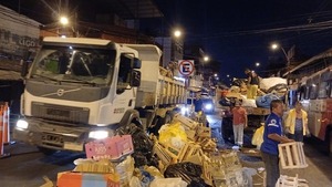 En un solo día, el Mercado 4 produjo más de 15 toneladas de basura - ADN Digital