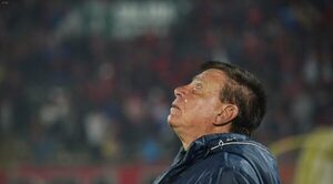 Popular / Almeida recordó la insólita explicación que le dieron una de las veces que le sacaron del Olimpia